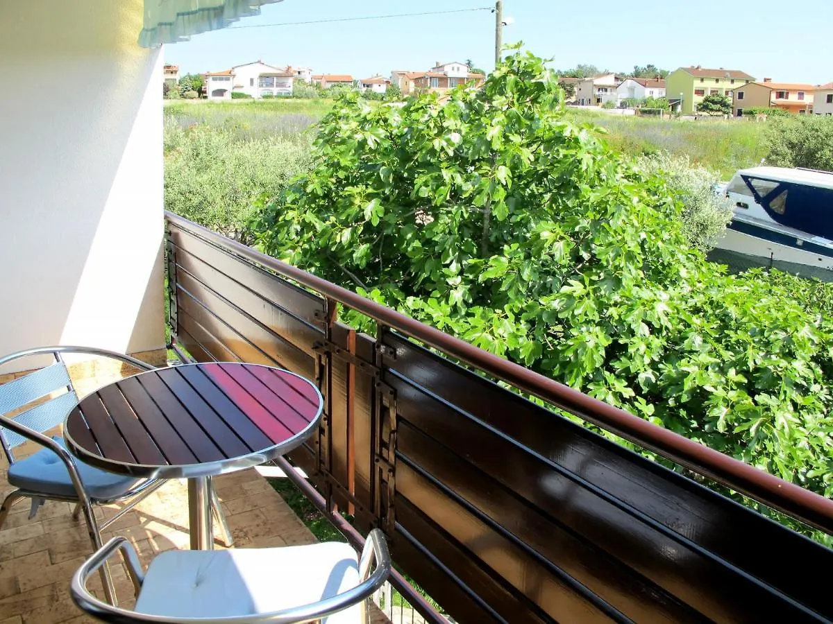 Holiday Home Lara - Pul410 By Interhome Peroj