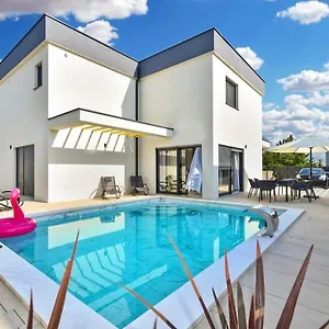Ferienhaus Jlo1 Mit Beheizbarem Pool, Peroj